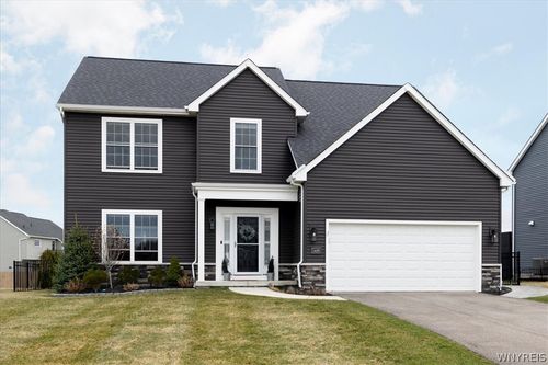5489 Cooper Rdg, Hamburg, NY, 14075-3682 | Card Image