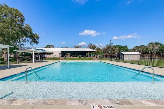 556 Mill Rd, House other with 3 bedrooms, 3 bathrooms and 2 parking in Angleton TX | Image 8