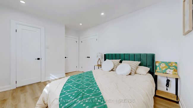 24 Collins Cres, House other with 5 bedrooms, 3 bathrooms and 6 parking in Aurora ON | Image 15