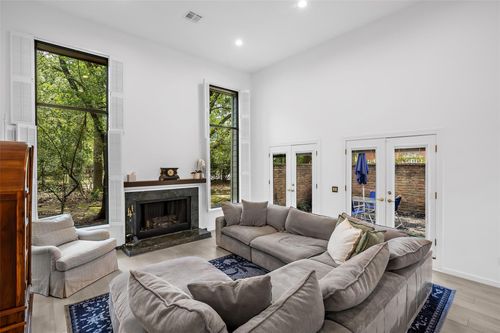 208 Sugarberry Circle, Houston, TX, 77024 | Card Image