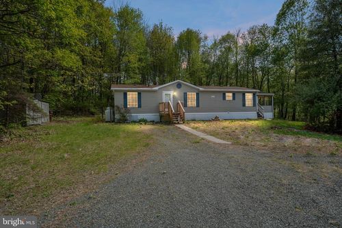 70 Poplar Dr, BOYERTOWN, PA, 19512-8313 | Card Image