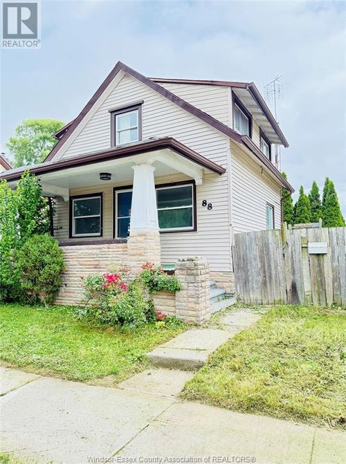 88 Lorne Ave, Chatham, ON, N7M1R9 | Card Image