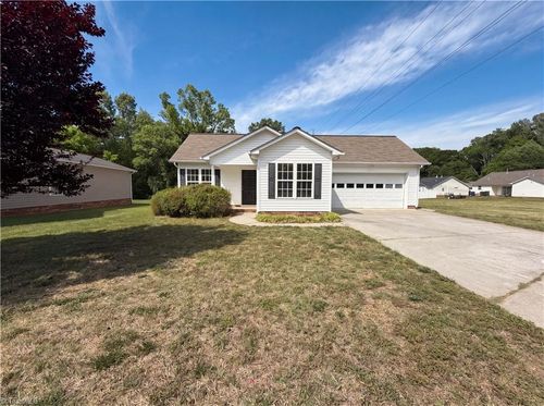 2015 Gyro Dr, Winston Salem, NC, 27127-7641 | Card Image