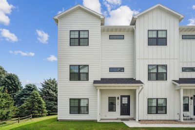 180 S 15th Street, Condo with 3 bedrooms, 2 bathrooms and null parking in Clear Lake IA | Image 3