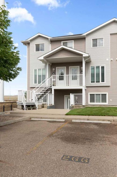 266 Northlands Pointe Ne, Medicine Hat, AB, T1C0B9 | Card Image