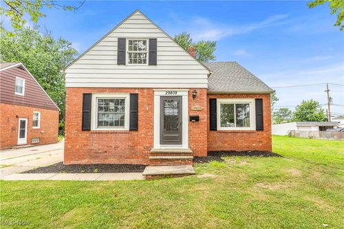 29809 Lake Shore Blvd, Willowick, OH, 44095-4612 | Card Image
