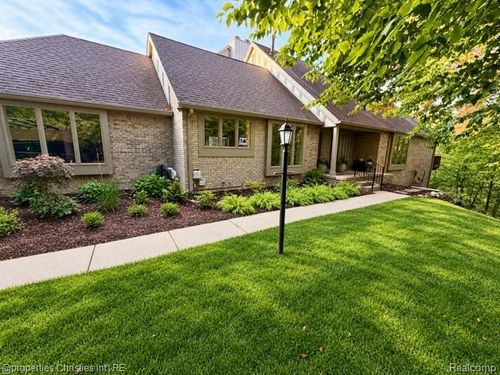 22241 Village Pines Dr, Beverly Hills, MI, 48025-3568 | Card Image