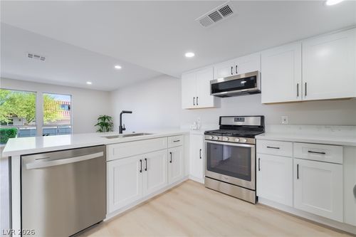 3743 Colonial Dr, Las Vegas, NV, 89121-4415 | Card Image