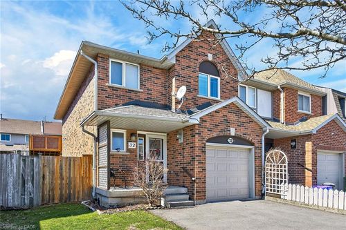32 Perthshire Crt, Hamilton, ON, L9B2H1 | Card Image