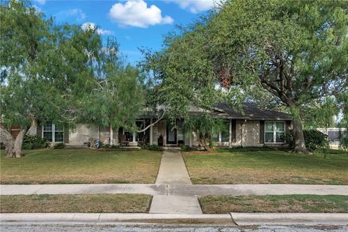 302 Cape Hatteras Dr, Corpus Christi, TX, 78412-2628 | Card Image