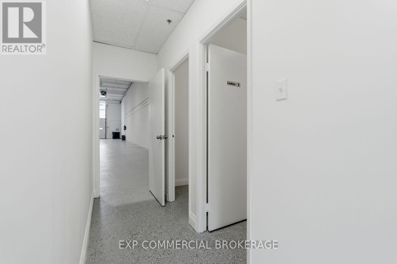Commercial Sale in Toronto (West Humber-Clairville) 3
