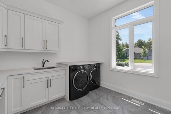 105 Mennill Dr, House other with 4 bedrooms, 4 bathrooms and 9 parking in Minesing ON | Image 13