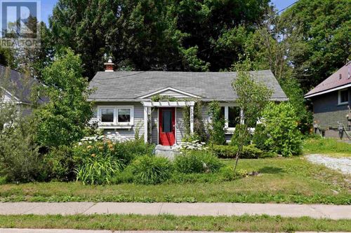 1750 Queen St E, Sault Ste. Marie, ON, P6A2H1 | Card Image
