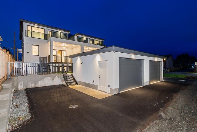 8386 14 Th Ave, Home with 5 bedrooms, 5 bathrooms and 3 parking in Burnaby BC | Image 39