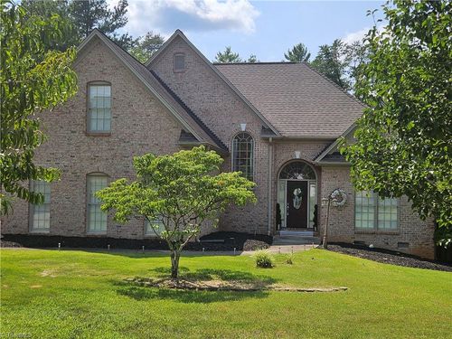 140 Fox Run, Eden, NC, 27288-9411 | Card Image