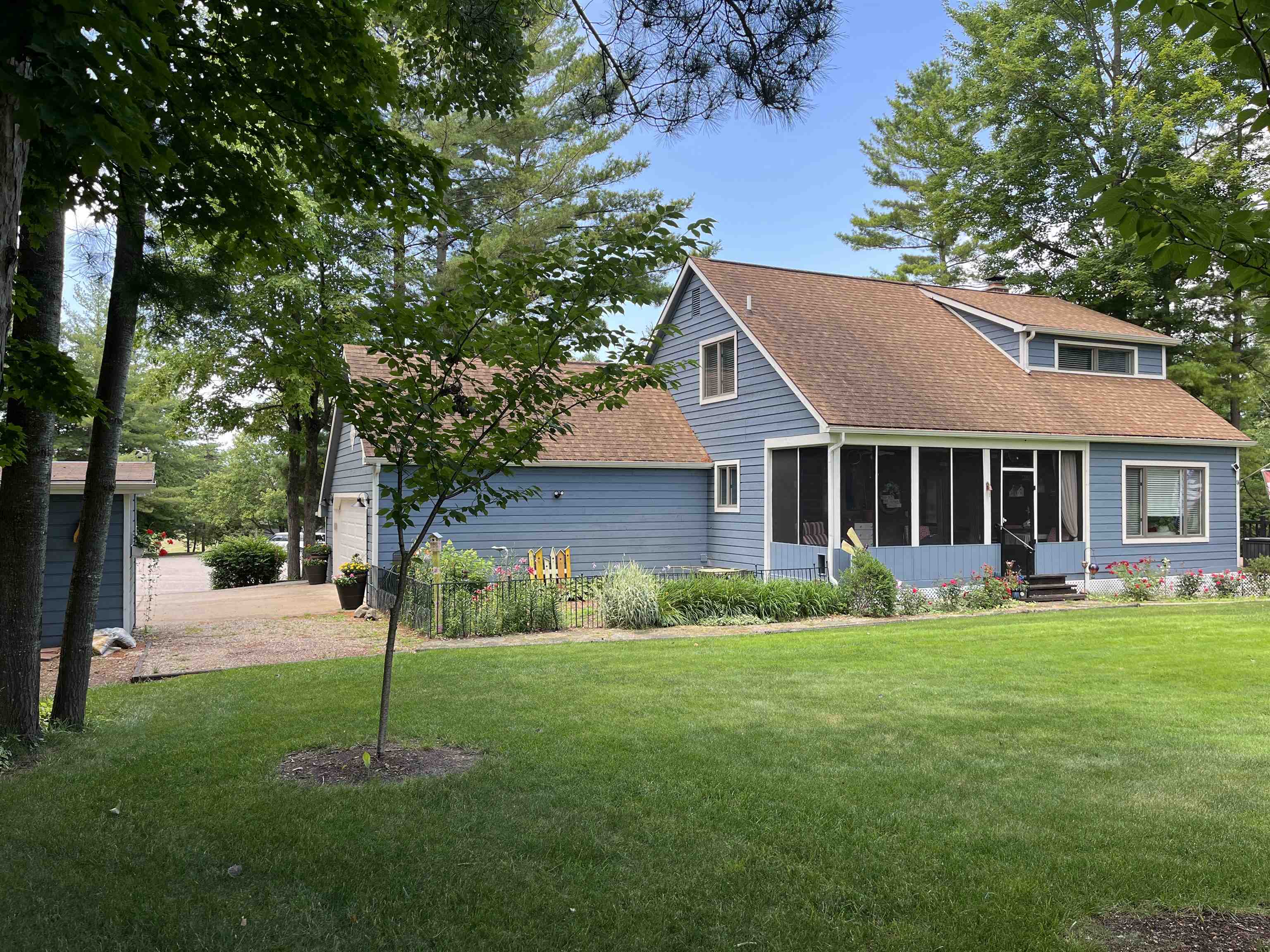 Fife Ct, Gladwin, MI 48624