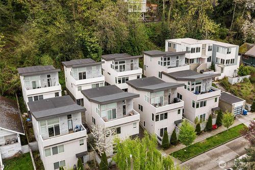 3812 22nd Ave Sw, Seattle, WA, 98106-1121 | Card Image