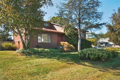 35 Guernsey Dr, New Windsor, NY, 12553-8049 | Card Image