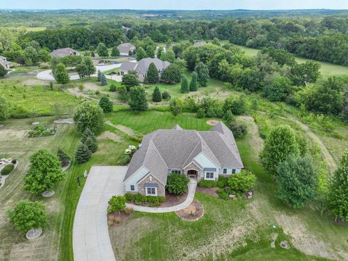 20110 Settlers Hollow Lane, NEW BERLIN, WI, 53146 | Card Image