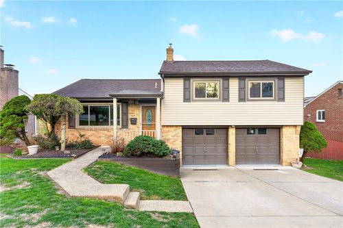 464 Nantucket Dr, Pleasant Hills, PA, 15236-4451 | Card Image