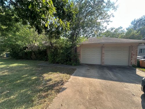 2001 Wooten Dr, Austin, TX, 78757-7703 | Card Image