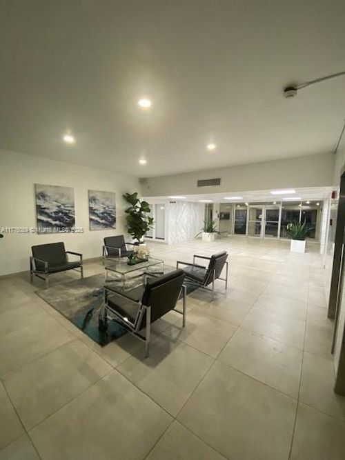 apt-712-401 Golden Isles Dr, Hallandale Beach, FL, 33009-7519 | Card Image