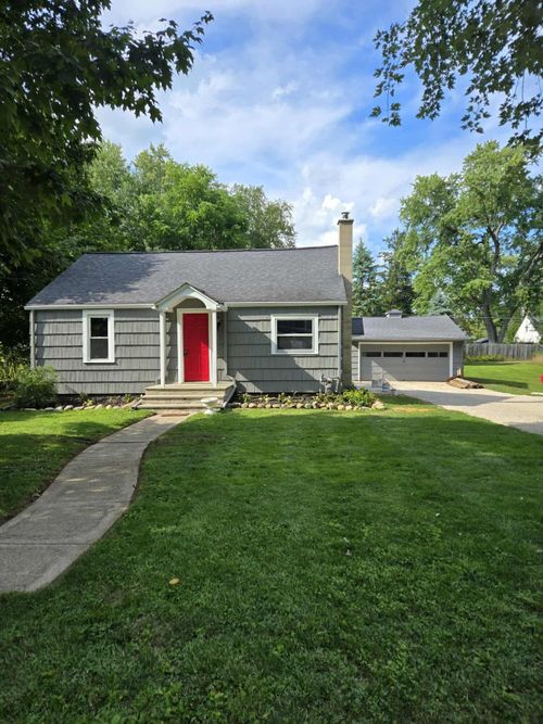 15 Goodrich Ave, Hillsdale, MI, 49242-1908 | Card Image