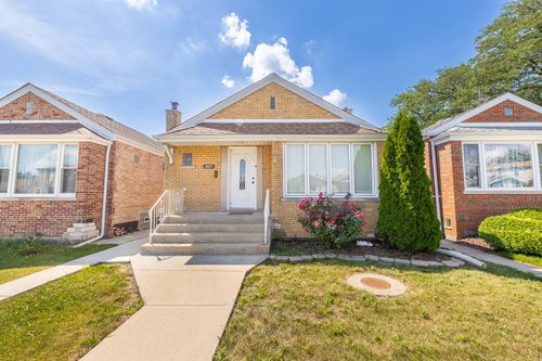 3631 W 69th St, CHICAGO, IL, 60629-4201 | Card Image