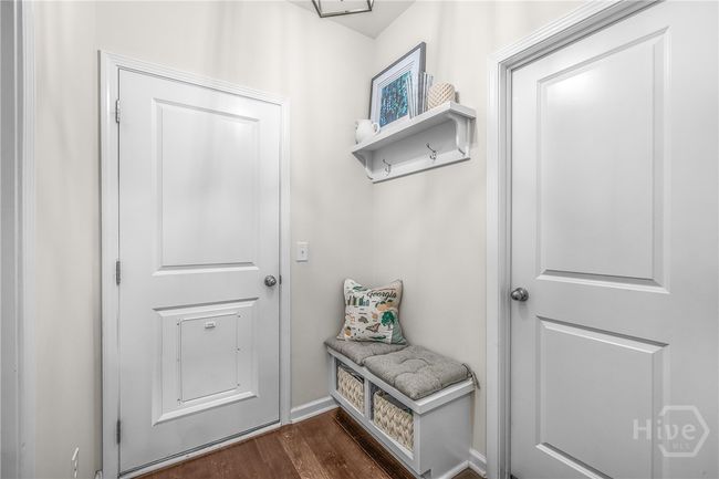Mud room area | Image 35