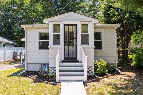 19 Arlington Rd, Dedham, MA, 02026-1735 | Card Image