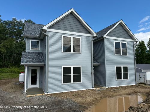 1058 Lakeland Dr, Scott Twp, PA, 18433-7821 | Card Image