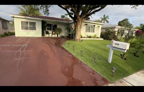 1018 S C St, Lake Worth, FL, 33460-4726 | Card Image