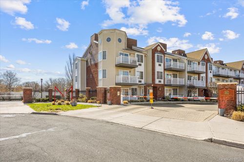 3a-9428 Magnolia Ct, Ozone Park, NY, 11417-2965 | Card Image