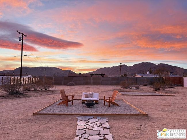 4742 Avenida La Flora Desierta, House other with 2 bedrooms, 1 bathrooms and 3 parking in Joshua Tree CA | Image 38
