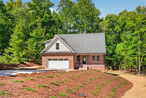 975 Chamberlin Dr, Asheboro, NC, 27205-2707 | Card Image