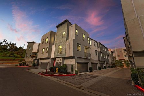 unit-204-2532 S Escondido Blvd, Escondido, CA, 92025-7076 | Card Image