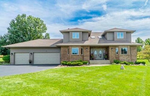 575 Queenswood Rd N, Valparaiso, IN, 46385-6801 | Card Image