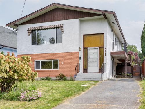3131 Yew St, Victoria, BC, V8X1M7 | Card Image