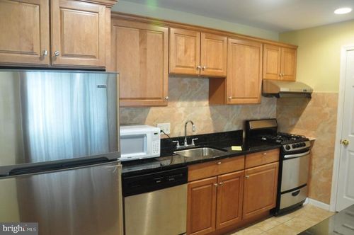 8000 Chanute Pl, FALLS CHURCH, VA, 22042-1100 | Card Image