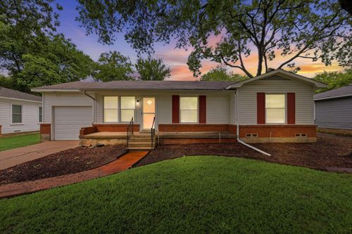 904 Cordell St, Denton, TX, 76201-2613 | Card Image
