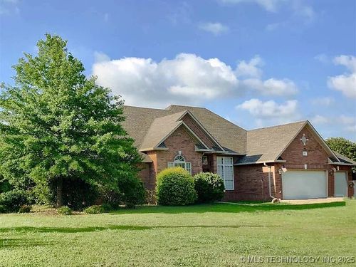 124 K Lynn St, Ardmore, OK, 73401-8707 | Card Image