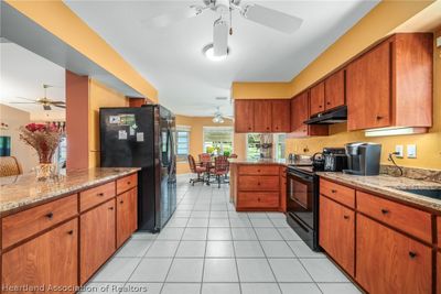 3304 E Pebble Creek Drive, House other with 2 bedrooms, 2 bathrooms and null parking in Avon Park FL | Image 3