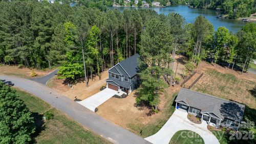 5256 Whitewater Dr, Hickory, NC, 28601-9079 | Card Image