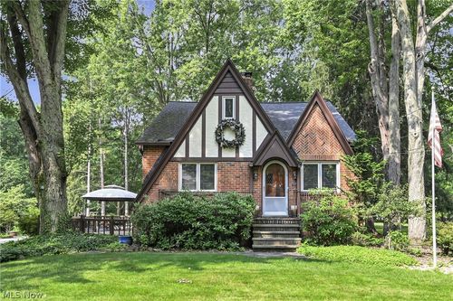 4584 Martin Drive, North Olmsted, OH, 44070 | Card Image