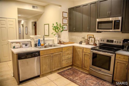1w-4401 Mcpherson Ave, Saint Louis, MO, 63108-2511 | Card Image