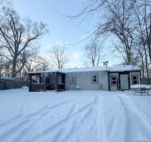9726 Log Cabin Trl, White Lake, MI, 48386-3028 | Card Image