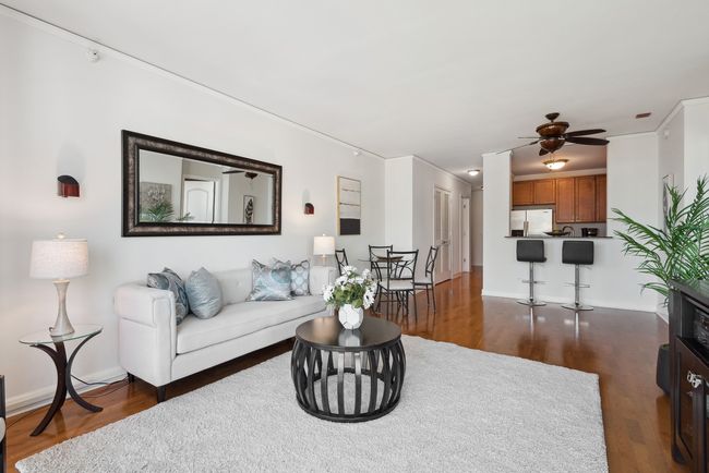 UNIT-2401 - 450 E Waterside Dr, Condo with 1 bedrooms, 2 bathrooms and 2 parking in CHICAGO IL | Image 5