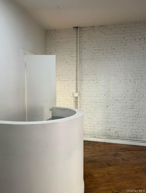 304 E 8th St, New York, NY, 10009-5931 | Card Image