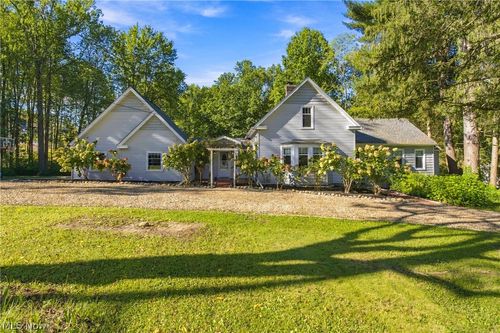 8145 Chagrin Rd, Chagrin Falls, OH, 44023-4743 | Card Image