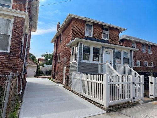 2431 Deerfield Rd, Far Rockaway, NY, 11691-2711 | Card Image